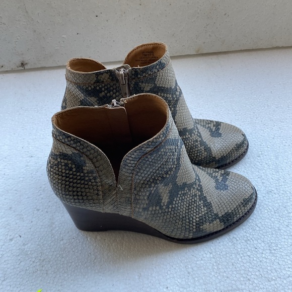 Lucky Brand Basel Double Zip Bootie in Chinchilla Slither Colorway Size 7M - Picture 5 of 16